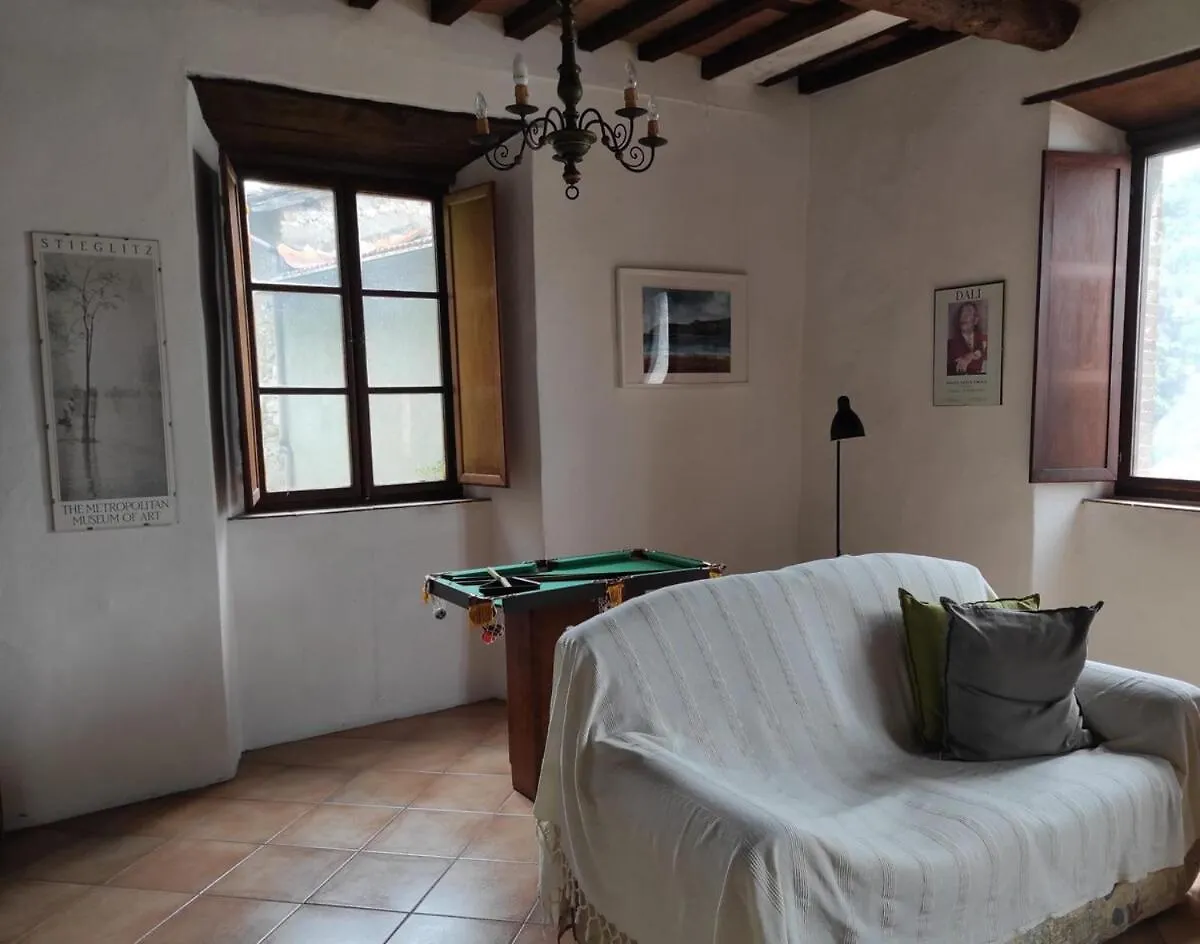 Traditional Tuscan Farmhouse Lucca District - Sleeps 6 Diecimo 0*,  Włochy